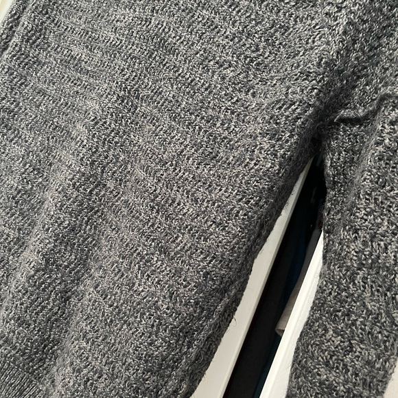 Soft gray sweater - Picture 2 of 3
